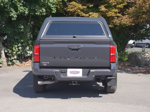 Used 2024 Toyota Tacoma SR5 AWD/4WD image 22