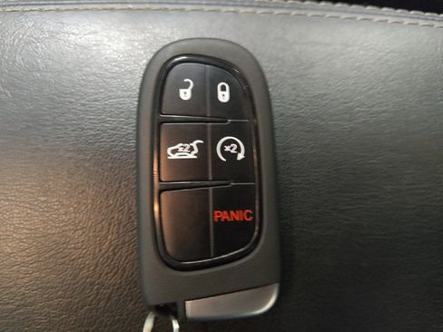 Used 2019 Jeep Cherokee Limited FWD image 32