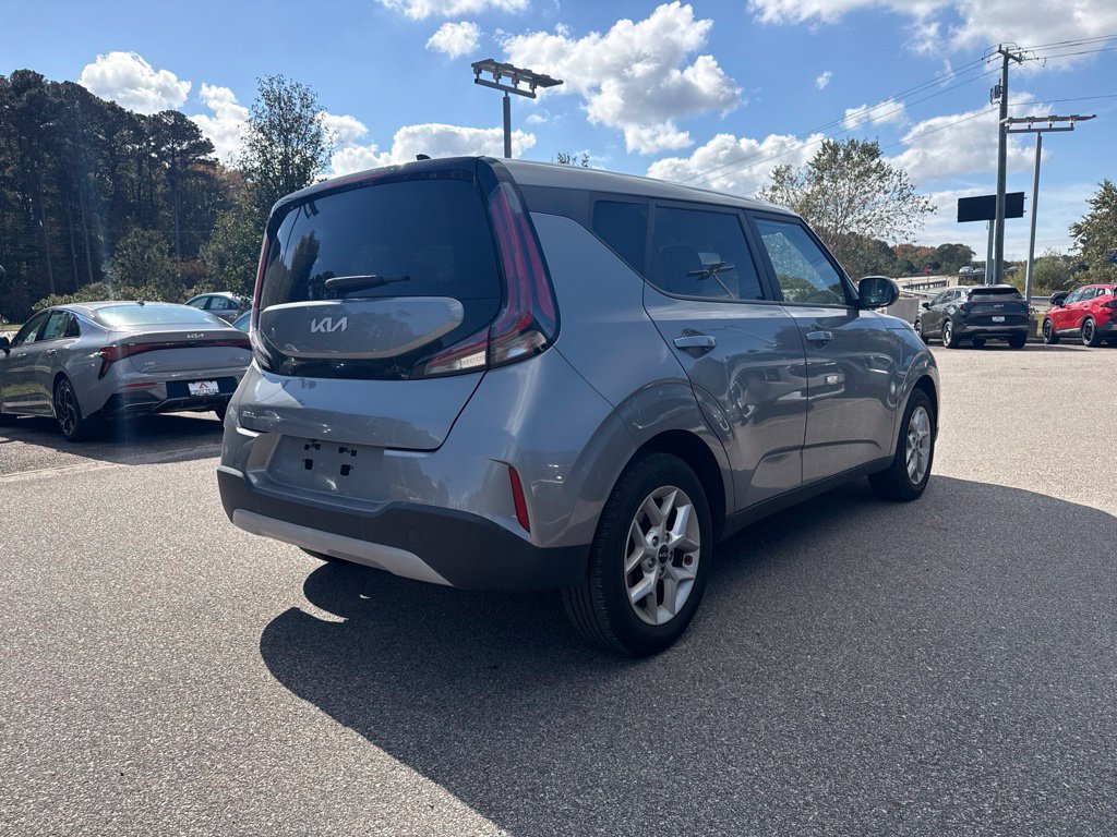 Used 2023 Kia Soul LX w/ LX Technology Package FWD image 5