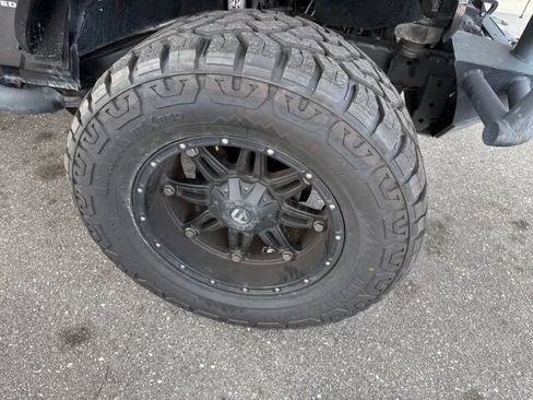 Used 2016 Jeep Wrangler Unlimited Sahara w/ Connectivity Group AWD/4WD image 9