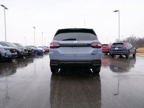 New 2026 Honda Pilot Sport image 4