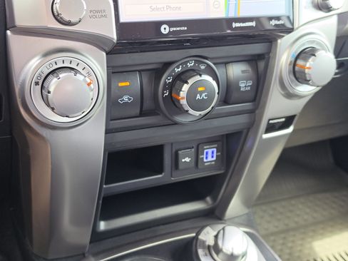 Used 2020 Toyota 4Runner SR5 Premium AWD/4WD image 22