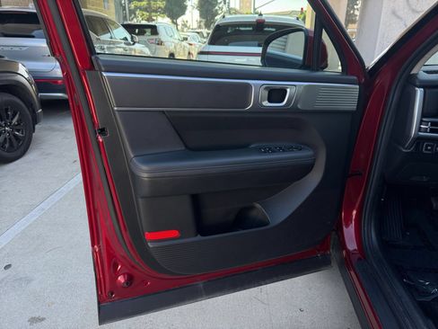 Used 2025 Hyundai Santa Fe SEL FWD image 18