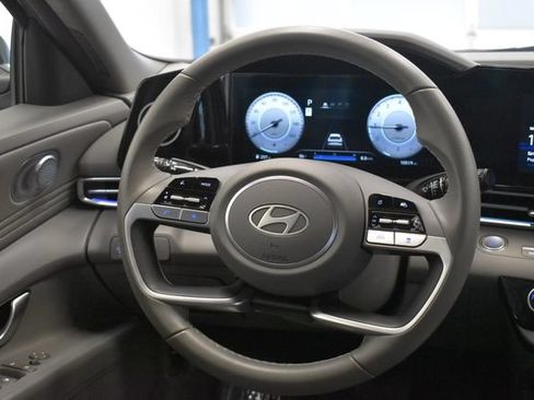 Used 2025 Hyundai Elantra SEL FWD image 24