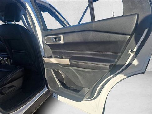 Used 2021 Ford Explorer XLT w/ Equipment Group 202A image 12