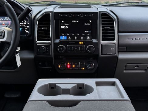 Used 2017 Ford F250 XLT w/ XLT Premium Package image 13