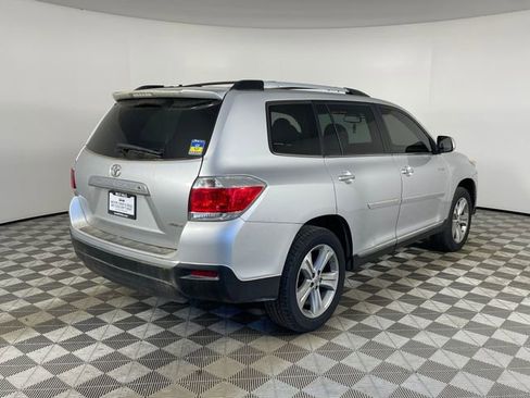 Used 2012 Toyota Highlander Limited w/ Tow Pkg AWD/4WD image 16
