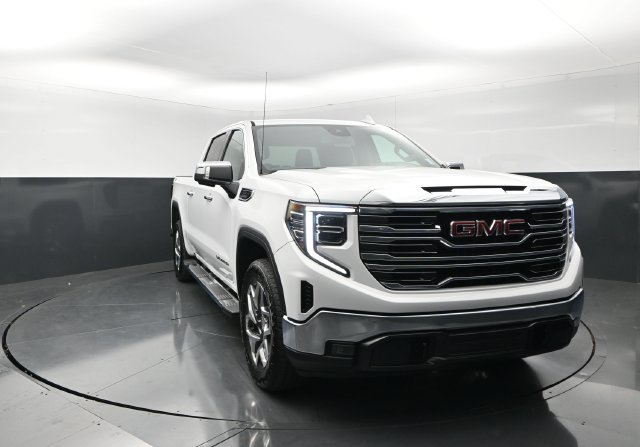 Used 2023 GMC Sierra 1500 SLT w/ SLT Premium Package AWD/4WD image 5