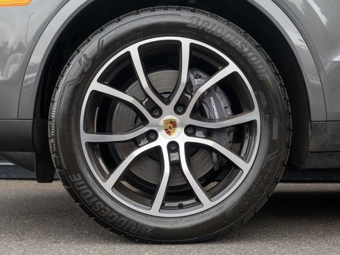 Certified 2024 Porsche Cayenne Coupe AWD/4WD image 12