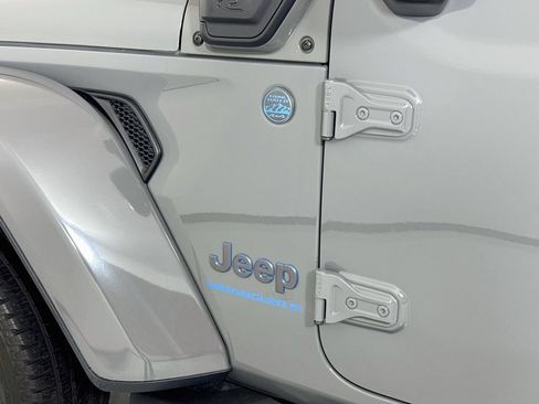 Used 2023 Jeep Wrangler Unlimited Sahara AWD/4WD image 9