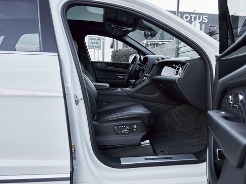 Used 2022 Bentley Bentayga image 22