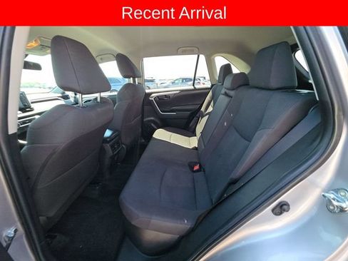 Used 2021 Toyota RAV4 LE AWD/4WD image 10