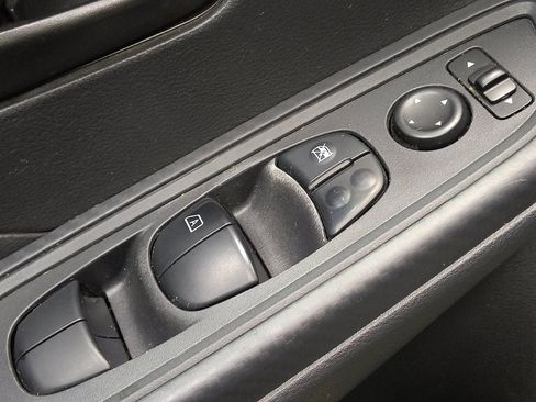 Used 2020 Nissan Versa S image 27