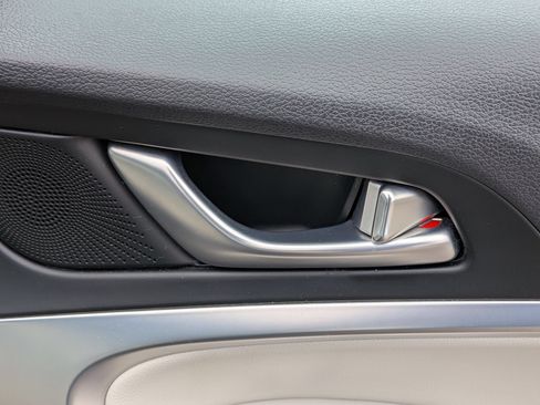 Used 2024 Genesis G70 2.5T RWD image 34