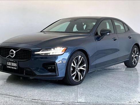 Used 2025 Volvo S60 B5 Core FWD image 12