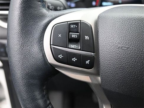 Used 2022 Ford Explorer XLT w/ Equipment Group 202A image 12