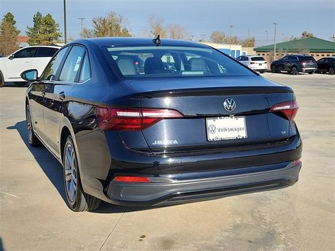 Used 2024 Volkswagen Jetta SE image 3