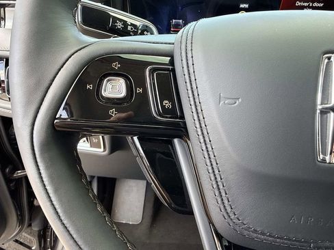 New 2026 Lincoln Aviator AWD w/ Jet Appearance Package image 30