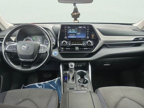 Used 2020 Toyota Highlander LE image 12