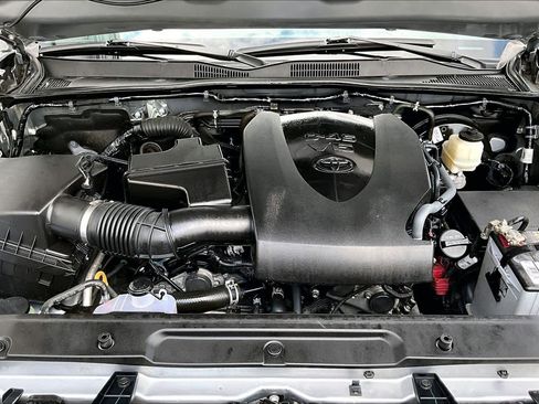 Used 2020 Toyota Tacoma TRD Sport image 32