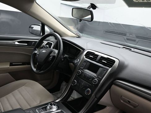 Used 2017 Ford Fusion SE image 12