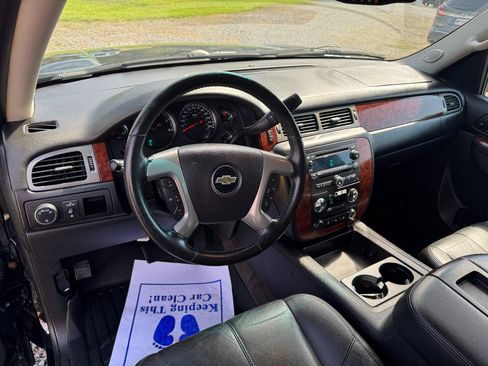 Used 2014 Chevrolet Suburban LT w/ Luxury Package RWD image 31
