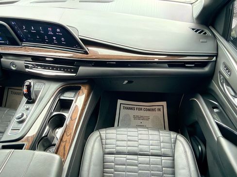 Used 2023 Cadillac Escalade ESV Sport Platinum w/ LPO, ONYX Package AWD/4WD image 17