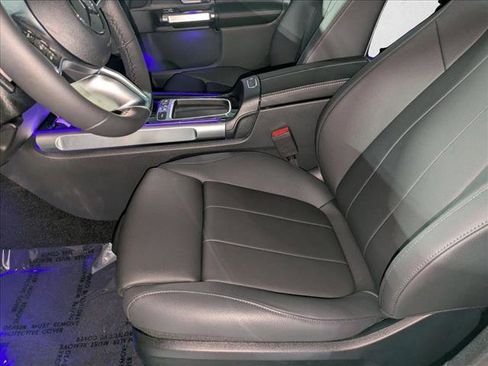 Certified 2025 Mercedes-Benz GLB 250 4MATIC image 4