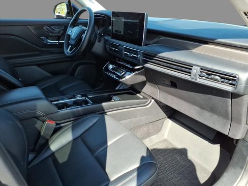 Used 2024 Lincoln Corsair Reserve w/ Jet Appearance Package image 12