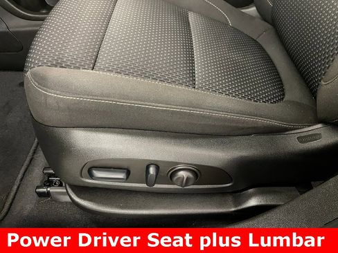 Certified 2023 GMC Acadia SLE w/ Driver Convenience Package image 9