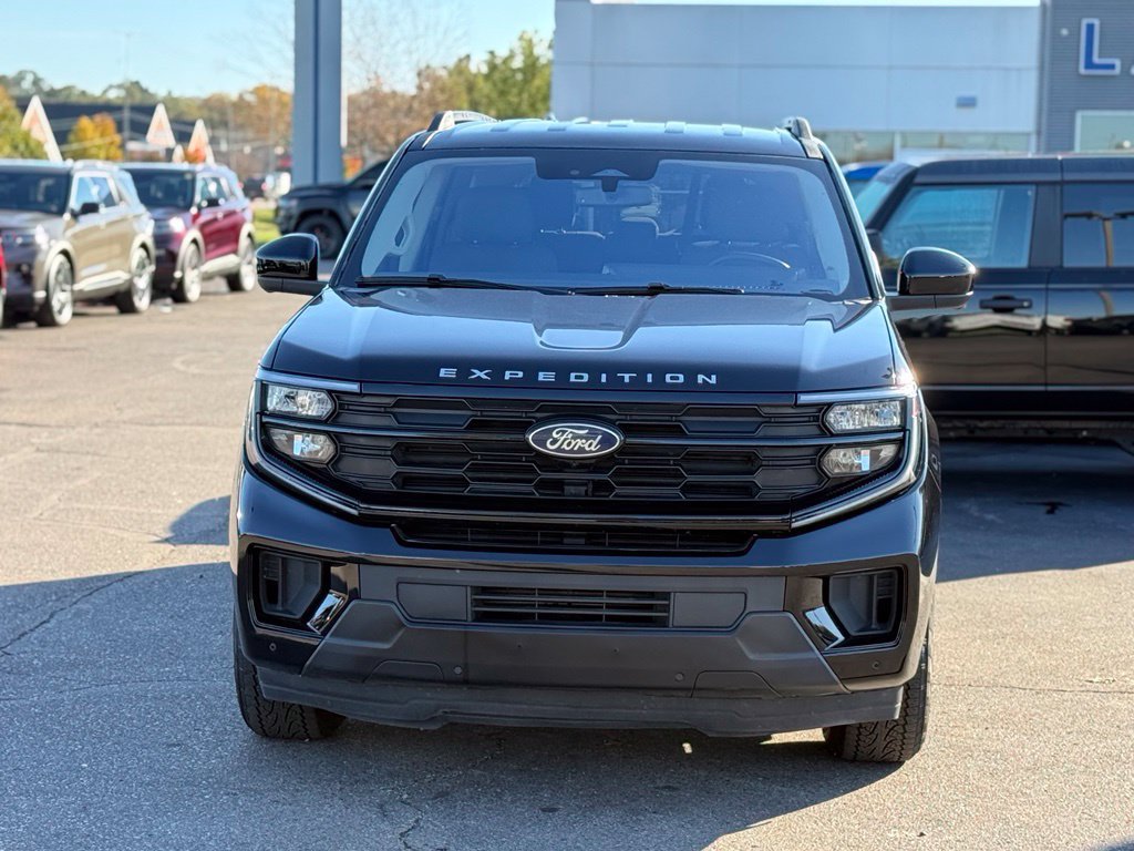 Used 2025 Ford Expedition Active AWD/4WD image 35