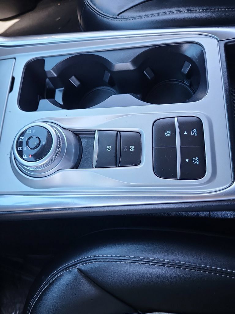 Used 2022 Ford Explorer XLT w/ Equipment Group 202A RWD image 21