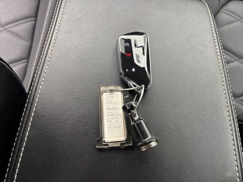 Used 2025 Volkswagen Atlas Cross Sport SE image 22