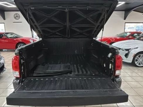 Used 2017 Toyota Tacoma TRD Off-Road w/ Premium & Technology Package AWD/4WD image 19