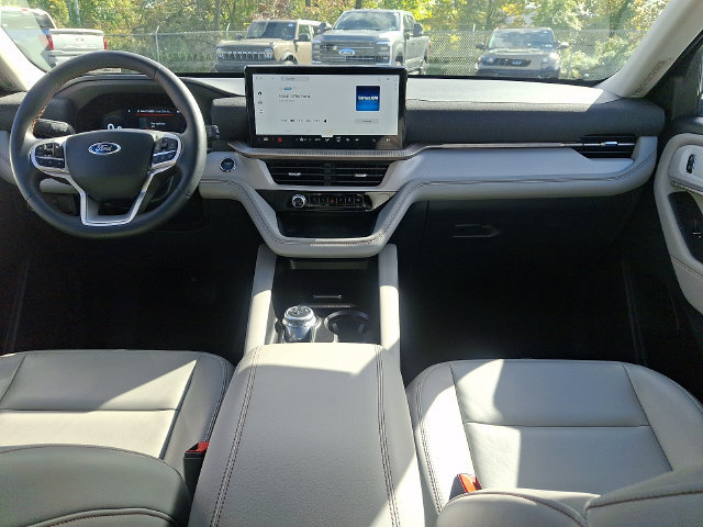 Used 2025 Ford Explorer Active w/ Active Comfort Package AWD/4WD image 18