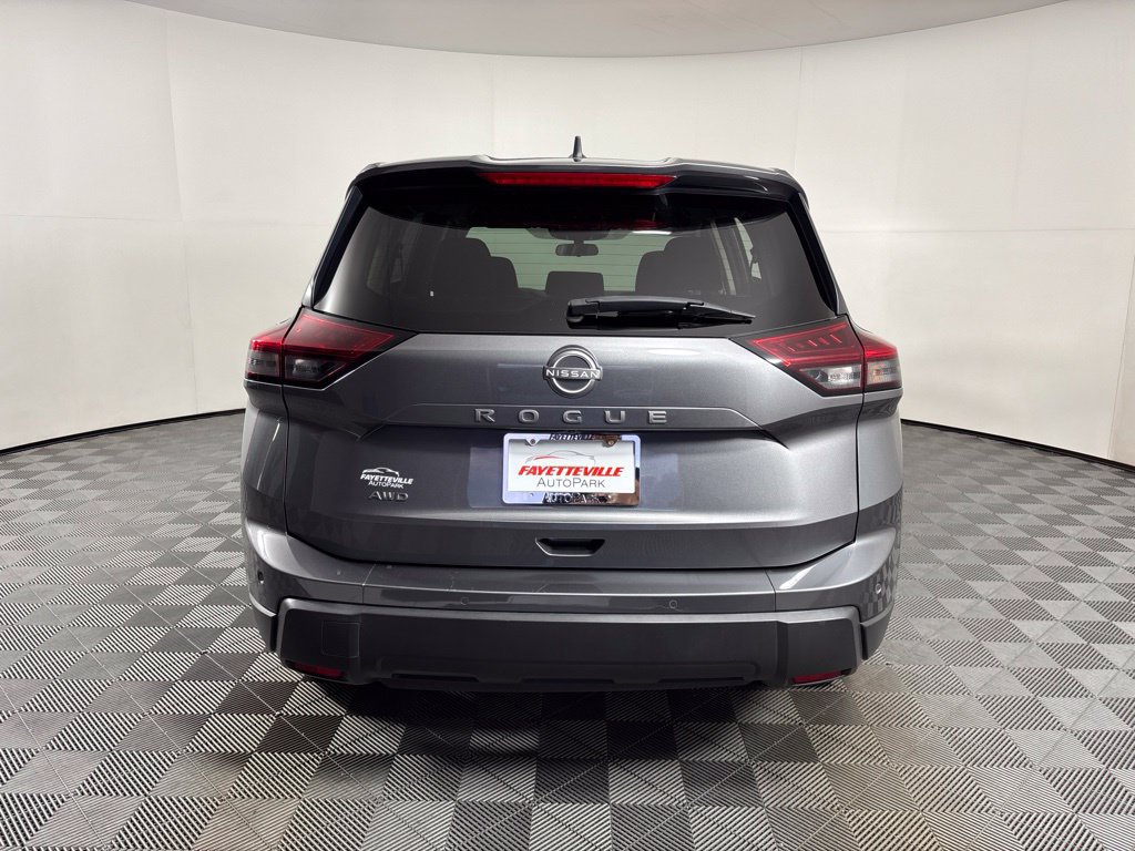 Used 2024 Nissan Rogue S AWD/4WD image 14