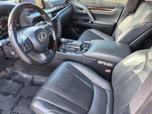 Used 2021 Lexus LX 570 4WD w/ 3rd Row & Luxury Pkg image 13