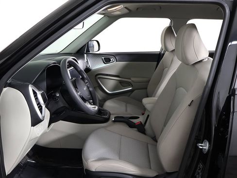 Used 2023 Kia Soul LX FWD image 25