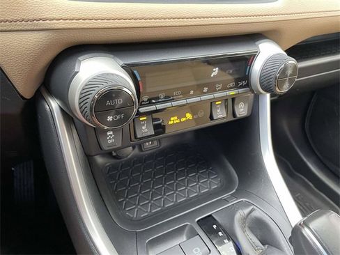 Used 2023 Toyota RAV4 XLE Premium image 29