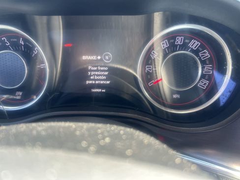 Used 2015 Dodge Challenger SXT image 7