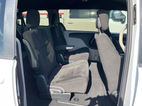 Used 2016 Dodge Grand Caravan SE FWD image 4