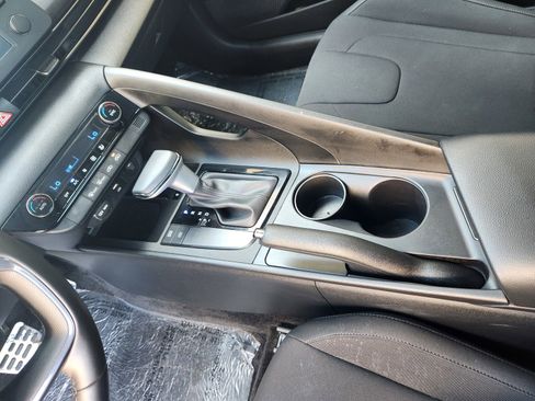 Used 2025 Hyundai Elantra Sport FWD image 18
