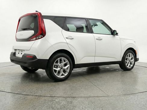 Used 2025 Kia Soul LX w/ LX Technology Package FWD image 9