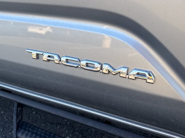 Used 2024 Toyota Tacoma SR5 AWD/4WD image 13