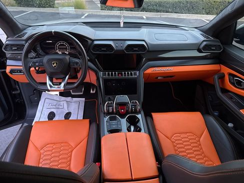 Used 2022 Lamborghini Urus image 11