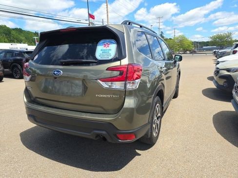 Used 2023 Subaru Forester Premium AWD/4WD image 5