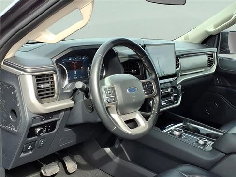 Used 2024 Ford Expedition Max XLT image 8