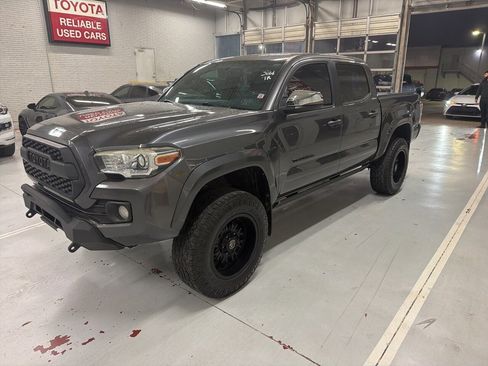 Used 2016 Toyota Tacoma Limited w/ Towing Package image 1