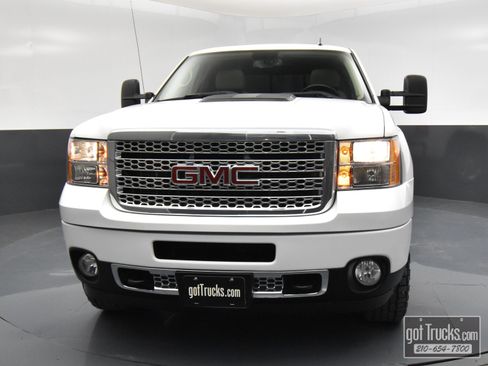 Used 2014 GMC Sierra 2500 Denali w/ Suspension Package, Off-Road image 48