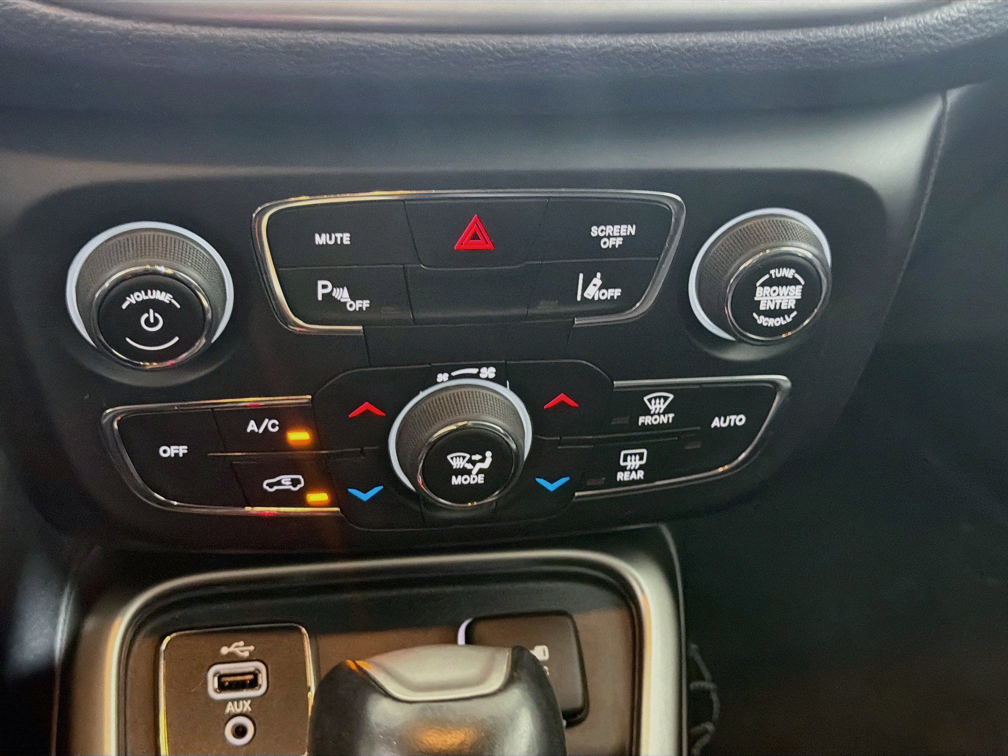 Used 2018 Jeep Compass Latitude w/ Popular Equipment Group FWD image 23